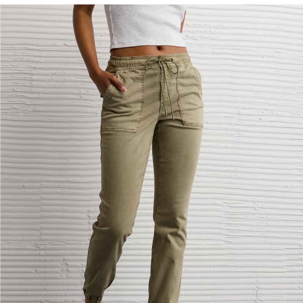 American Eagle Outfitters Women's Khaki Straight Leg Jeans